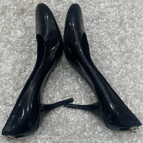 Louis Vuitton Black Patent Leather Lock It Round Toe Pumps - Picture 7 of 12